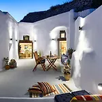 빌라 Two Authentic Cave With Private Courtyard Garden *