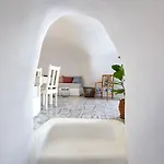 Two Authentic Cave With Private Courtyard Garden 빌라 메갈로호리