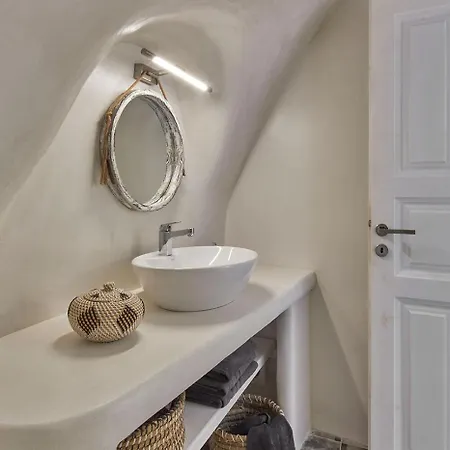 Villa Two Authentic Cave With Private Courtyard Garden Megalochori (Santorini)