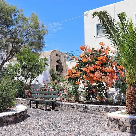 Villa Two Cave With Garden Courtyard