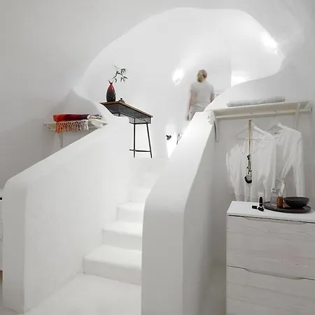 Villa Two Cave With Garden Courtyard Megalochori (Santorini)