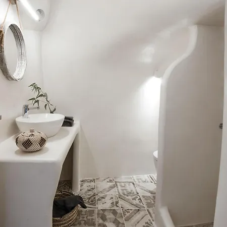 Two Authentic Cave With Private Courtyard Garden Villa *