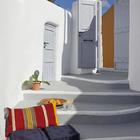 Two Authentic Cave With Private Courtyard Garden Villa Megalochori (Santorini)