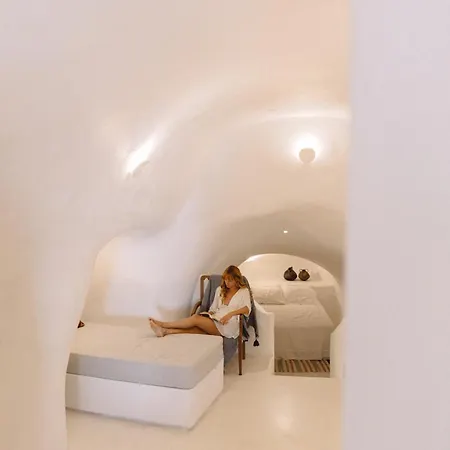 فيلة Two Authentic Cave With Private Courtyard Garden *