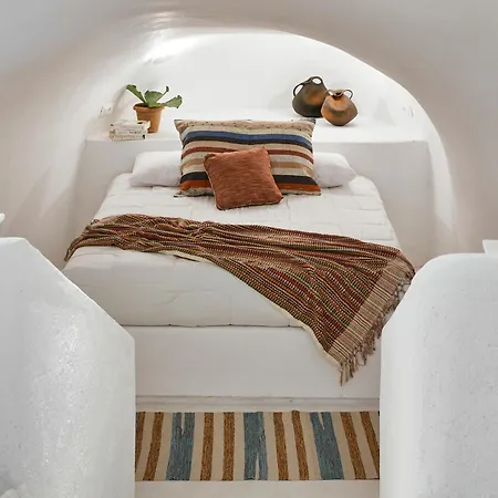 Two Authentic Cave With Private Courtyard Garden Villa Megalochori (Santorini)
