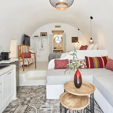 Two Authentic Cave With Private Courtyard Garden Villa *