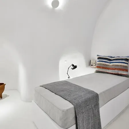 Villa Two Authentic Cave With Private Courtyard Garden