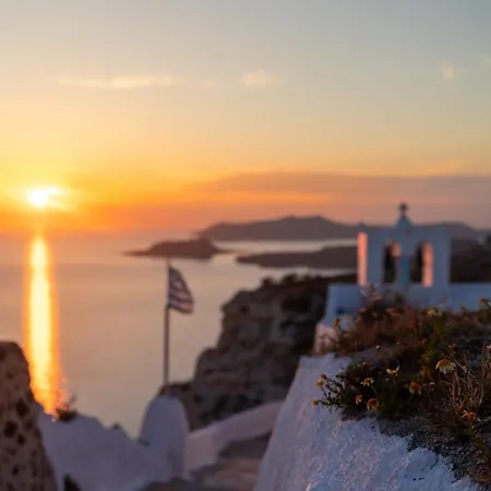 Villa Two Authentic Cave With Private Courtyard Garden Megalochori (Santorini)