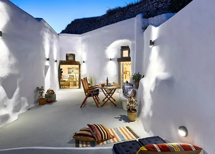 Villa Two Authentic Cave With Private Courtyard Garden *