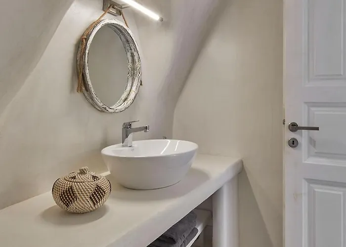 Villa Two Authentic Cave With Private Courtyard Garden Megalochori (Santorini)