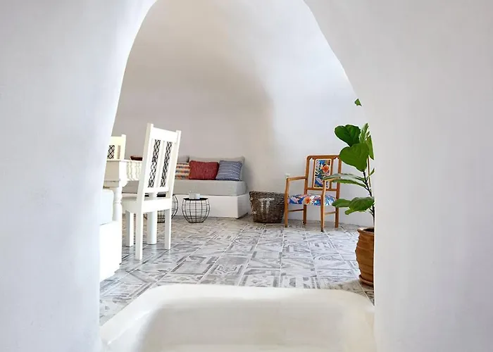 Two Authentic Cave With Private Courtyard Garden Villa Megalochori (Santorini)