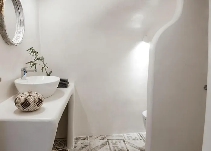 Two Authentic Cave With Private Courtyard Garden Villa *