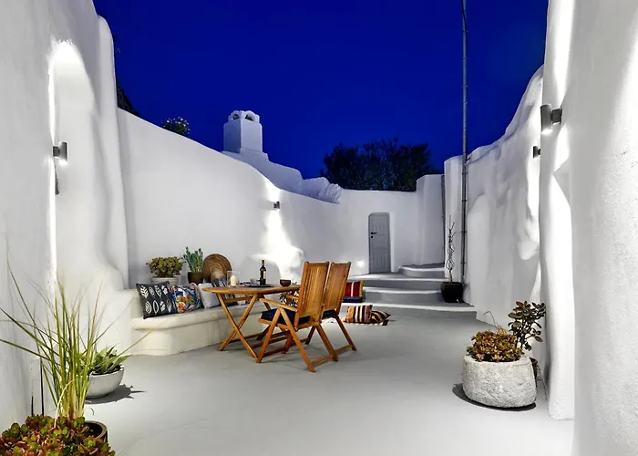 Two Authentic Cave With Private Courtyard Garden