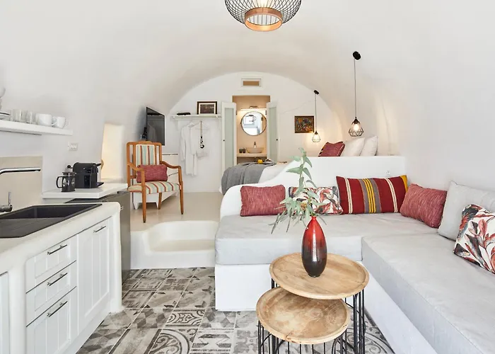 Two Authentic Cave With Private Courtyard Garden Villa *