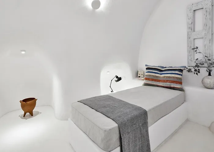 Villa Two Authentic Cave With Private Courtyard Garden