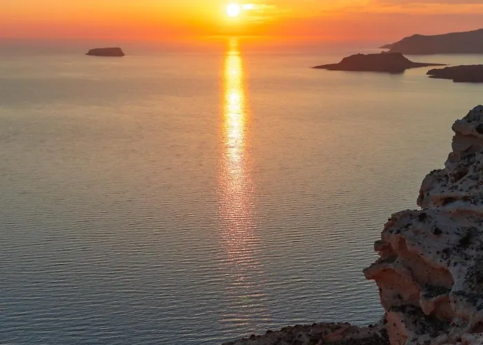 Two Authentic Cave With Private Courtyard Garden Villa *