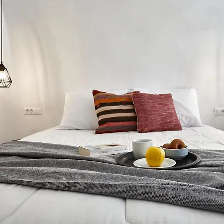 别墅 Two Authentic Cave With Private Courtyard Garden 梅加洛克里