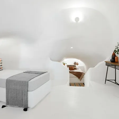 Villa Two Authentic Cave With Private Courtyard Garden Megalochori (Santorini)