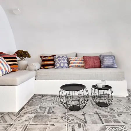 Vila Two Authentic Cave With Private Courtyard Garden