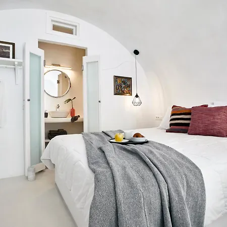 Two Authentic Cave With Private Courtyard Garden * Megalochori (Santorini)