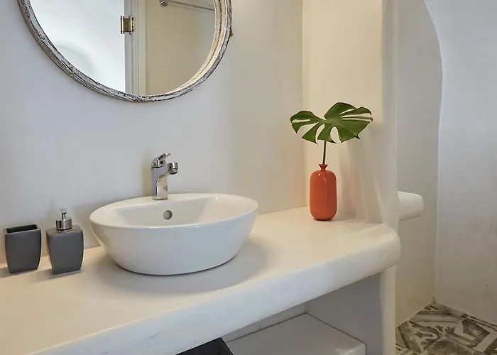 Two Authentic Cave With Private Courtyard Garden Villa