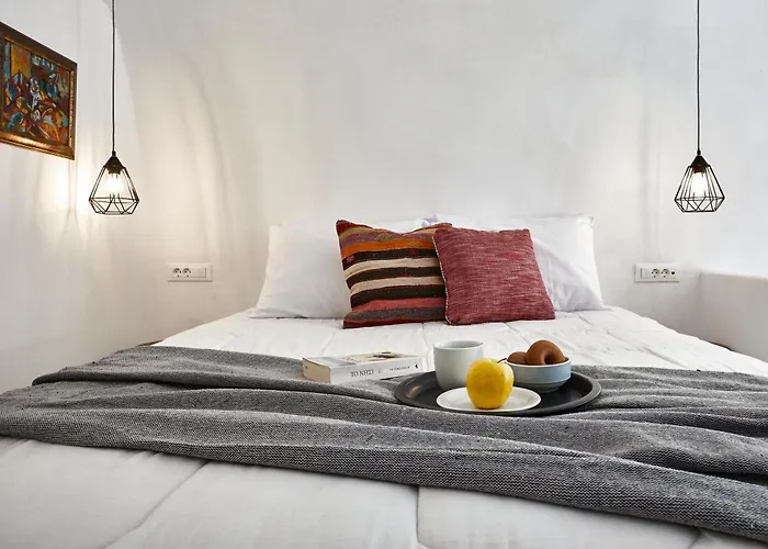 Villa Two Authentic Cave With Private Courtyard Garden Megalochori (Santorini)