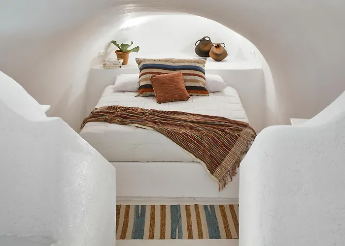 Two Authentic Cave With Private Courtyard Garden Villa Megalochori (Santorini)