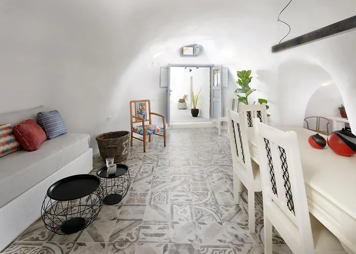 Two Authentic Cave With Private Courtyard Garden *