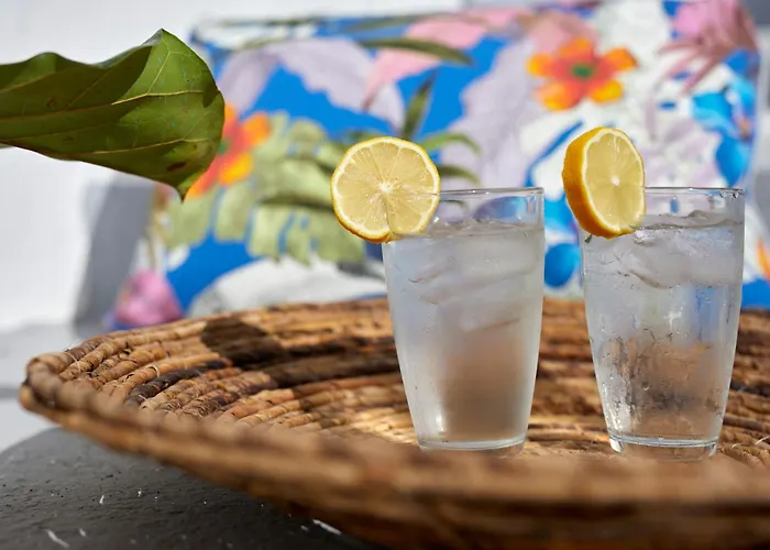 Two Authentic Cave With Private Courtyard Garden *