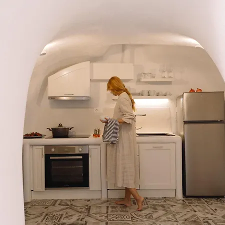 Two Authentic Cave With Private Courtyard Garden Villa *